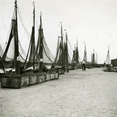 Visserschepen in de haven, Directie Wieringermeer, Potuyt